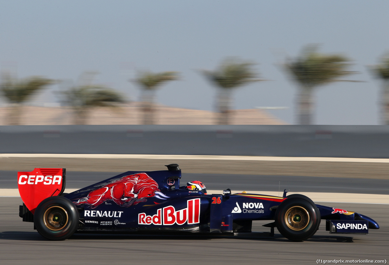 TEST F1 BAHRAIN 19 FEBBRAIO, Daniil Kvyat (RUS), Scuderia Toro Rosso 
19.02.2014. Formula One Testing, Bahrain Test One, Day One, Sakhir, Bahrain.
