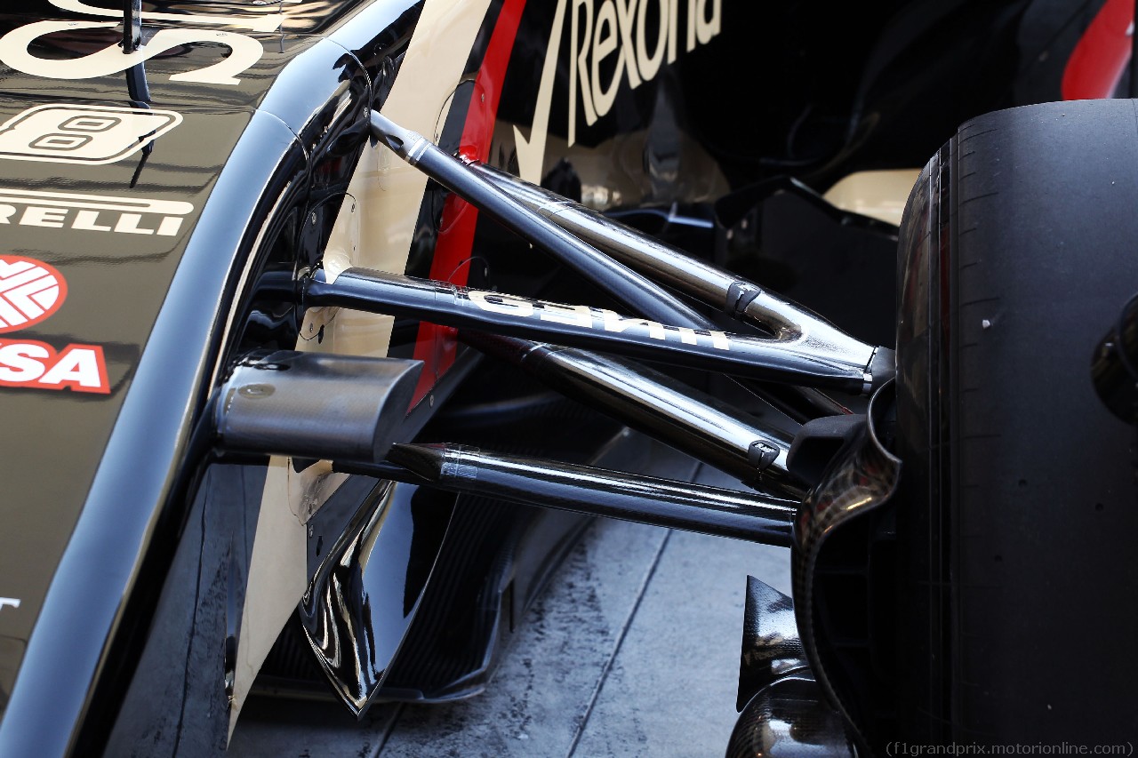 TEST F1 BAHRAIN 19 FEBBRAIO, Romain Grosjean (FRA) Lotus F1 E22 front suspension detail.
19.02.2014. Formula One Testing, Bahrain Test One, Day One, Sakhir, Bahrain.