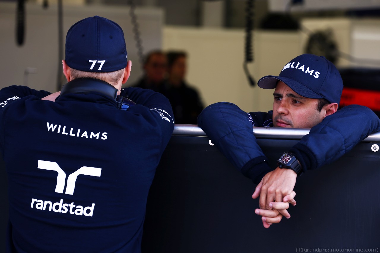TEST F1 BAHRAIN 19 FEBBRAIO, (L to R): Valtteri Bottas (FIN) Williams with team mate Felipe Massa (BRA) Williams.
19.02.2014. Formula One Testing, Bahrain Test One, Day One, Sakhir, Bahrain.