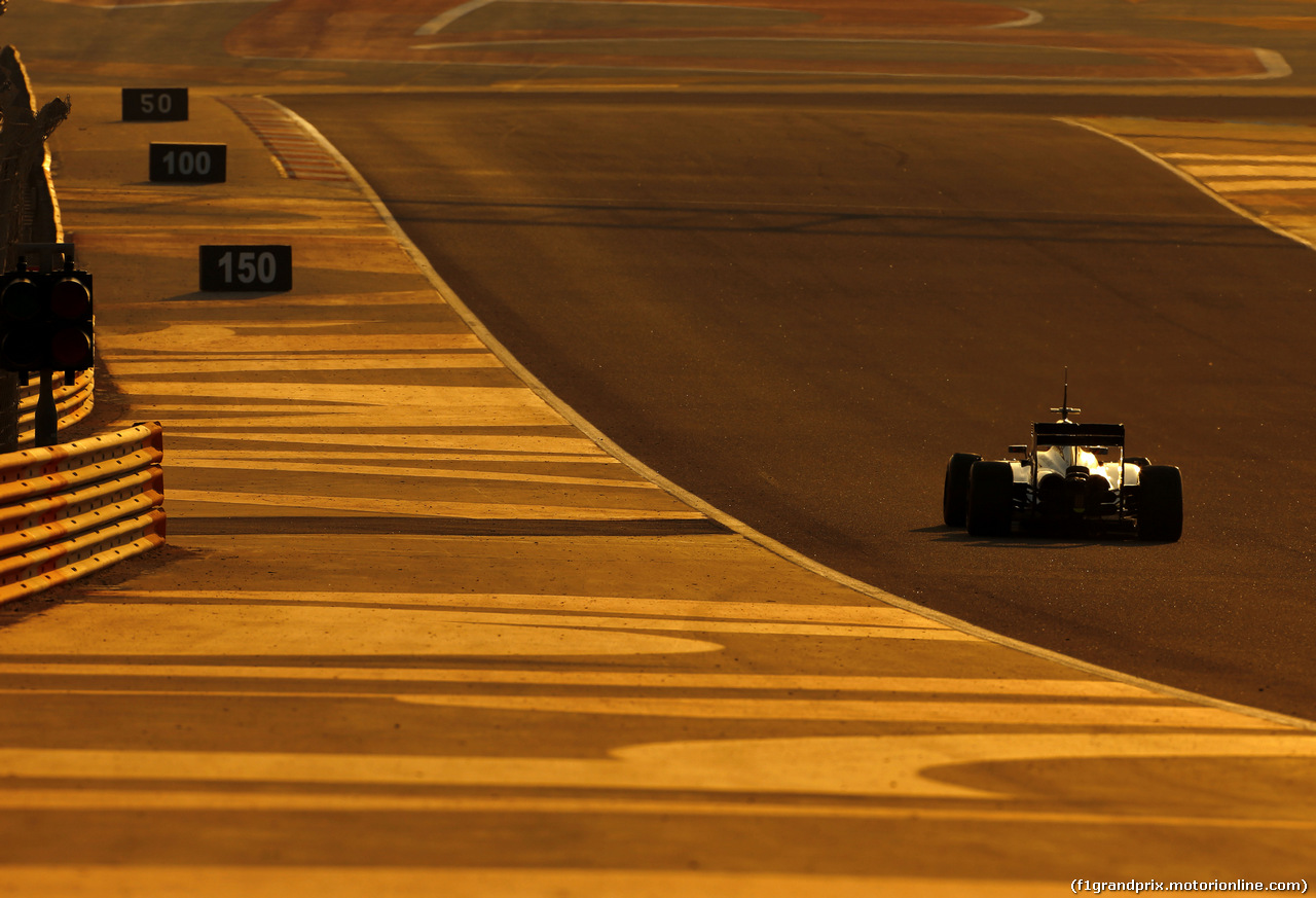 TEST F1 BAHRAIN 20 FEBBRAIO, Kevin Magnussen (DEN), McLaren F1 
20.02.2014. Formula One Testing, Bahrain Test One, Day Two, Sakhir, Bahrain.