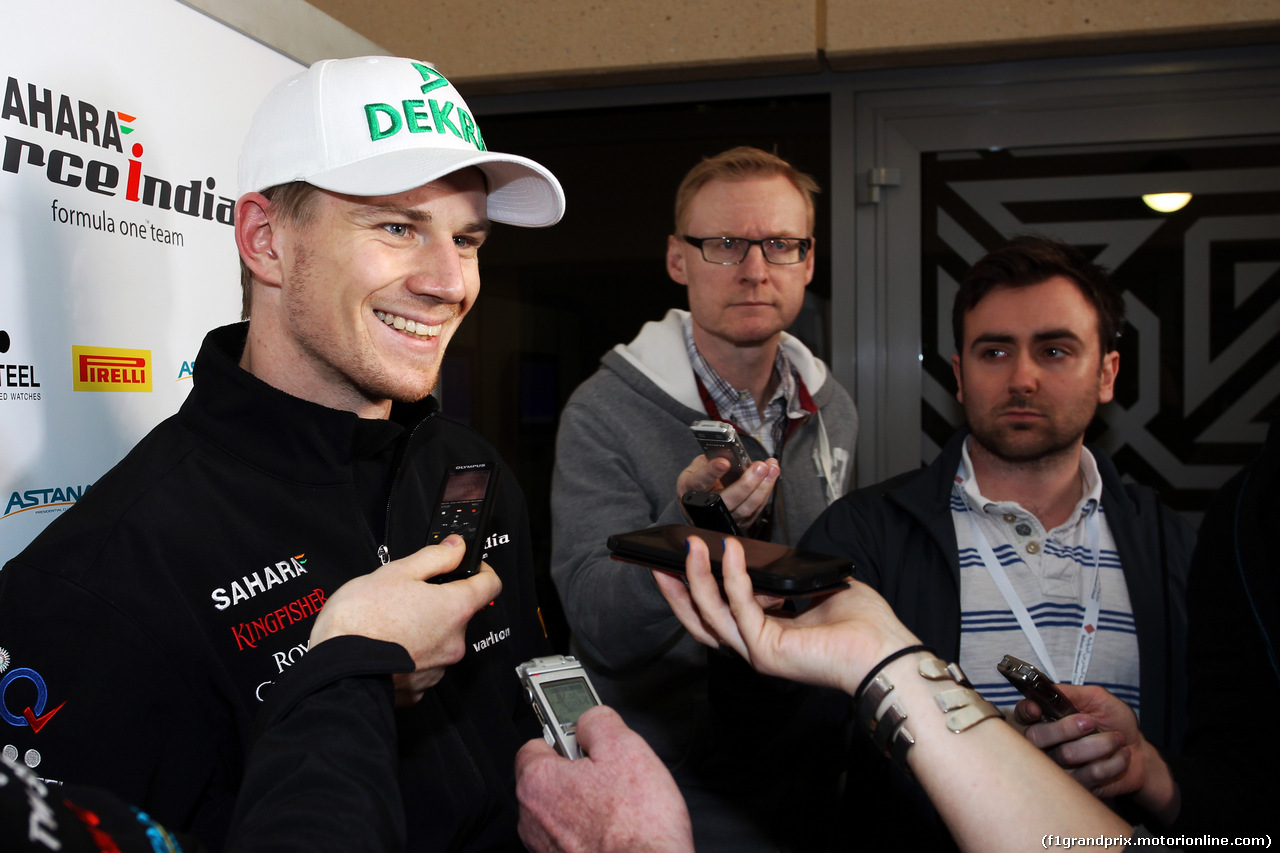 TEST F1 BAHRAIN 20 FEBBRAIO, Nico Hulkenberg (GER) Sahara Force India F1 with the media.
20.02.2014. Formula One Testing, Bahrain Test One, Day Two, Sakhir, Bahrain.