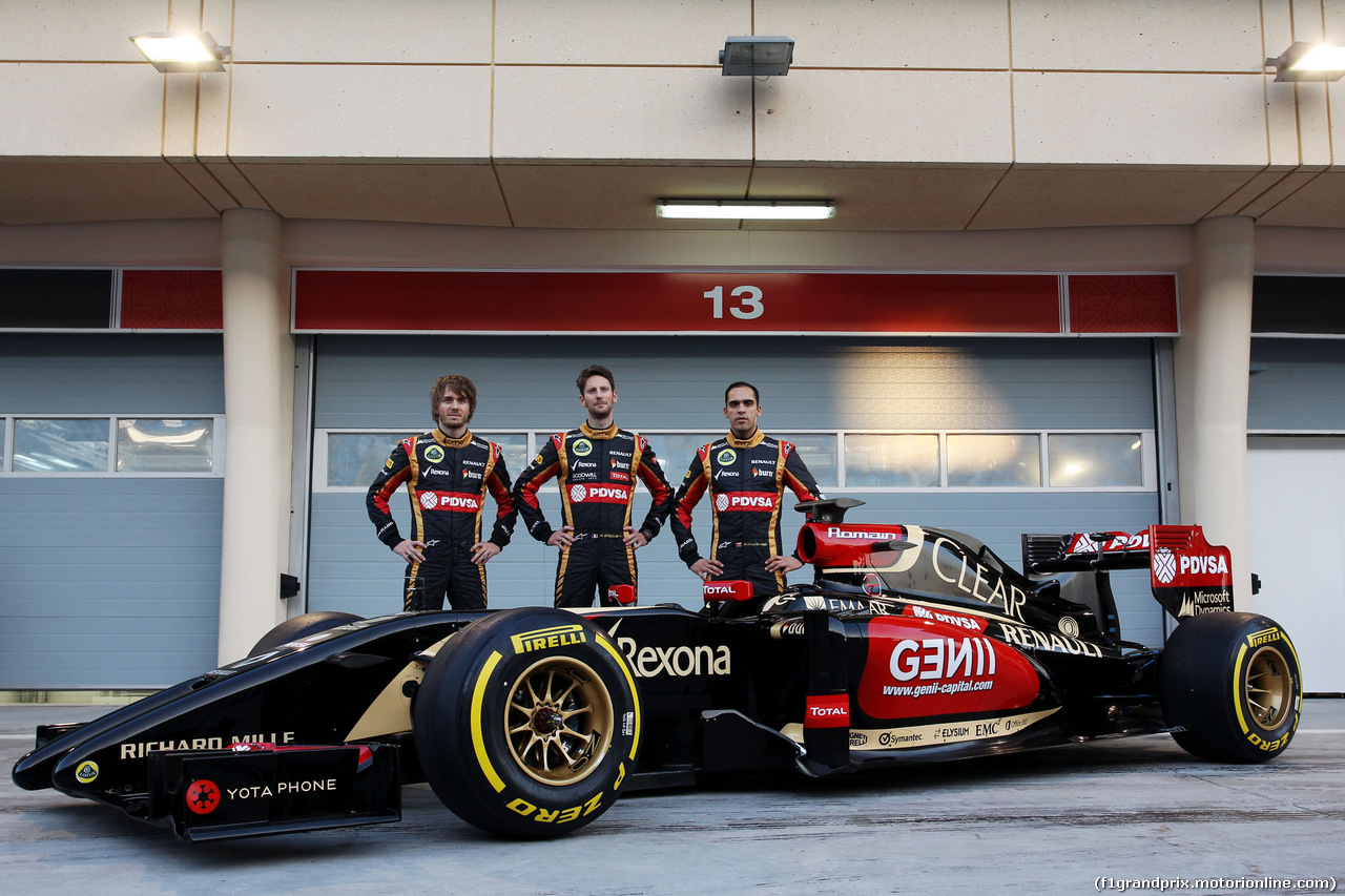 TEST F1 BAHRAIN 20 FEBBRAIO, (L to R): Charles Pic (FRA); Romain Grosjean (FRA) Lotus F1 Team e Pastor Maldonado (VEN) Lotus F1 Team as the Lotus F1 E22 is officially unveiled.
20.02.2014. Formula One Testing, Bahrain Test One, Day Two, Sakhir, Bahrain.