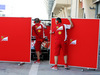 TEST F1 BAHRAIN 21 FEBBRAIO, Ferrari put the covers around Kimi Raikkonen (FIN) Ferrari F14-T.
21.02.2014. Formula One Testing, Bahrain Test One, Day Three, Sakhir, Bahrain.