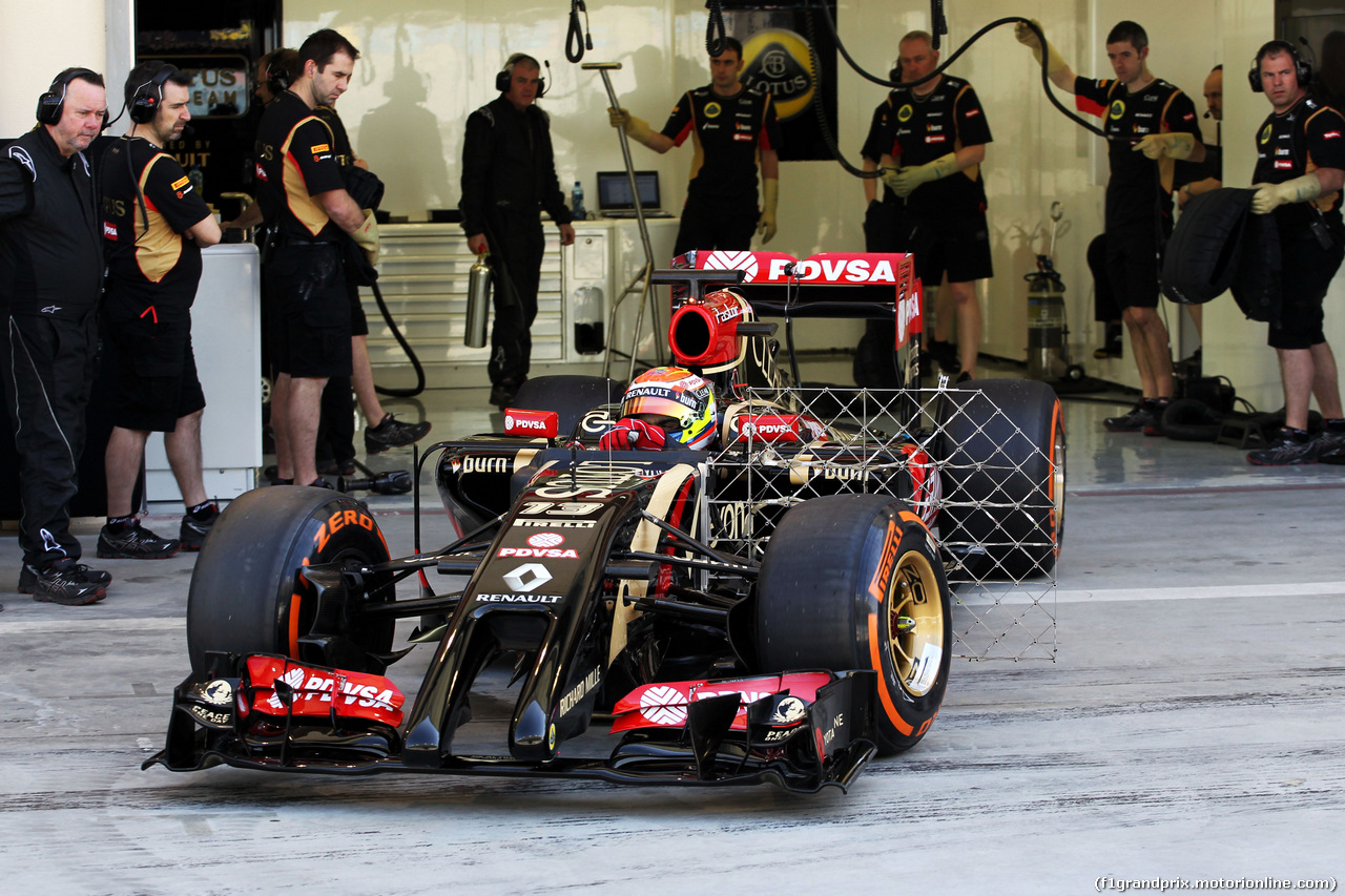 TEST F1 BAHRAIN 21 FEBBRAIO, Pastor Maldonado (VEN) Lotus F1 E21 running sensor equipment.
21.02.2014. Formula One Testing, Bahrain Test One, Day Three, Sakhir, Bahrain.
