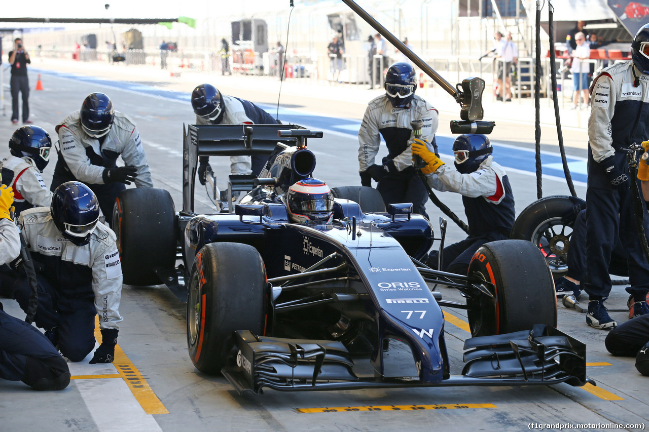 TEST F1 BAHRAIN 21 FEBBRAIO, Valtteri Bottas (FIN) Williams FW36 practices a pit stop.
21.02.2014. Formula One Testing, Bahrain Test One, Day Three, Sakhir, Bahrain.