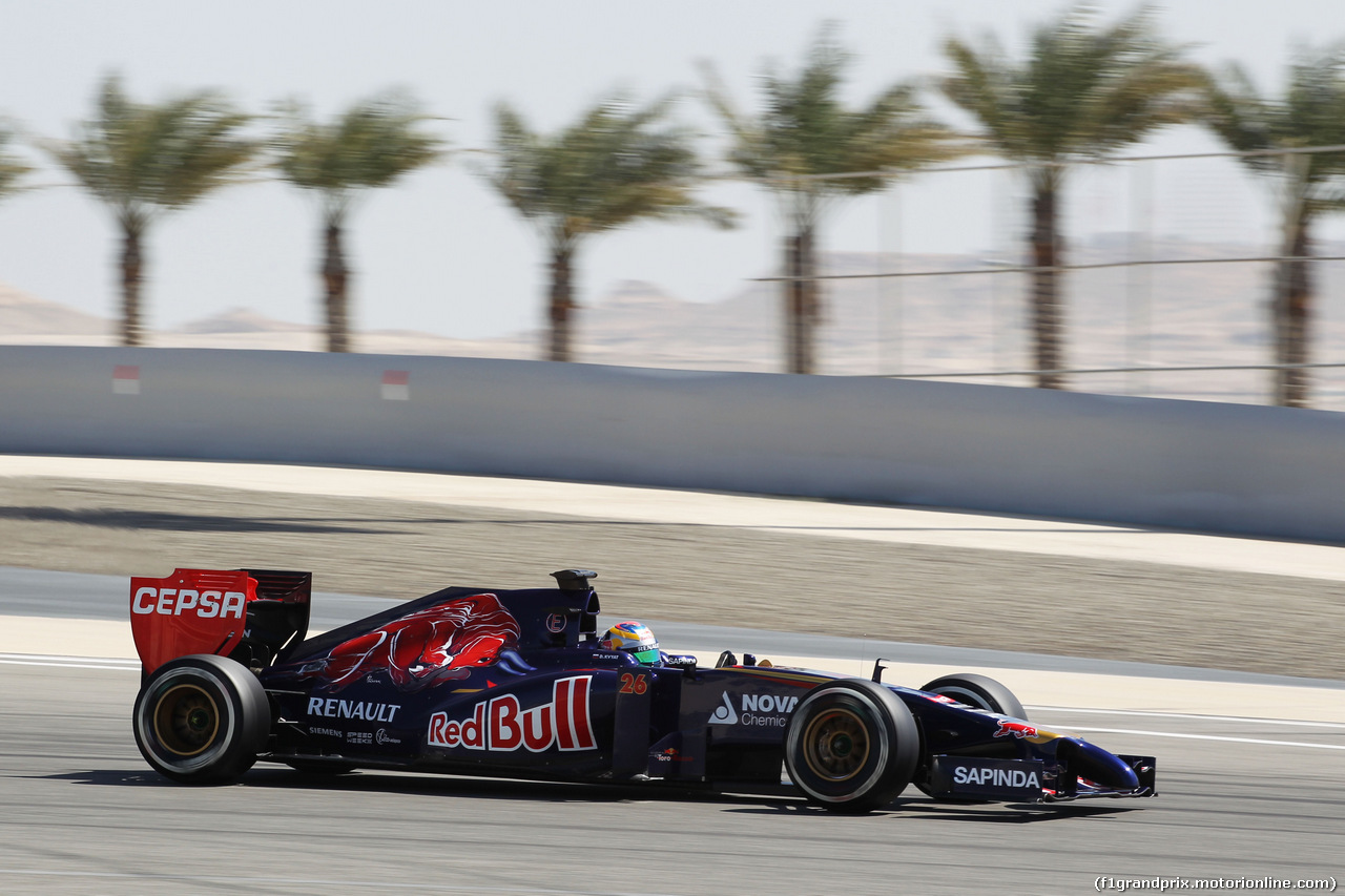 TEST F1 BAHRAIN 21 FEBBRAIO, Daniil Kvyat (RUS) Scuderia Toro Rosso STR9.
21.02.2014. Formula One Testing, Bahrain Test One, Day Three, Sakhir, Bahrain.