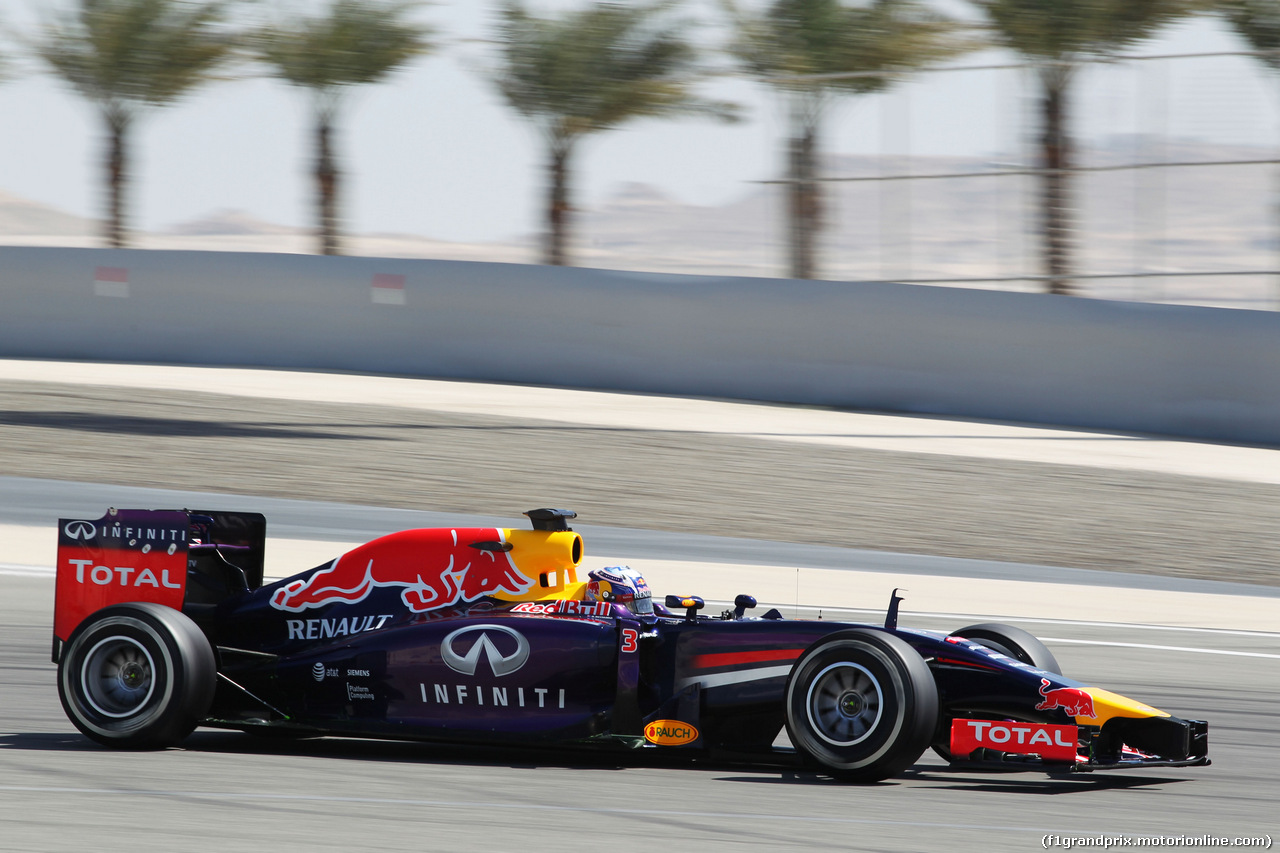 TEST F1 BAHRAIN 21 FEBBRAIO, Daniel Ricciardo (AUS) Red Bull Racing RB10.
21.02.2014. Formula One Testing, Bahrain Test One, Day Three, Sakhir, Bahrain.