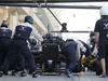 TEST F1 BAHRAIN 21 FEBBRAIO, Valtteri Bottas (FIN) Williams FW36 practices a pit stop.
21.02.2014. Formula One Testing, Bahrain Test One, Day Three, Sakhir, Bahrain.