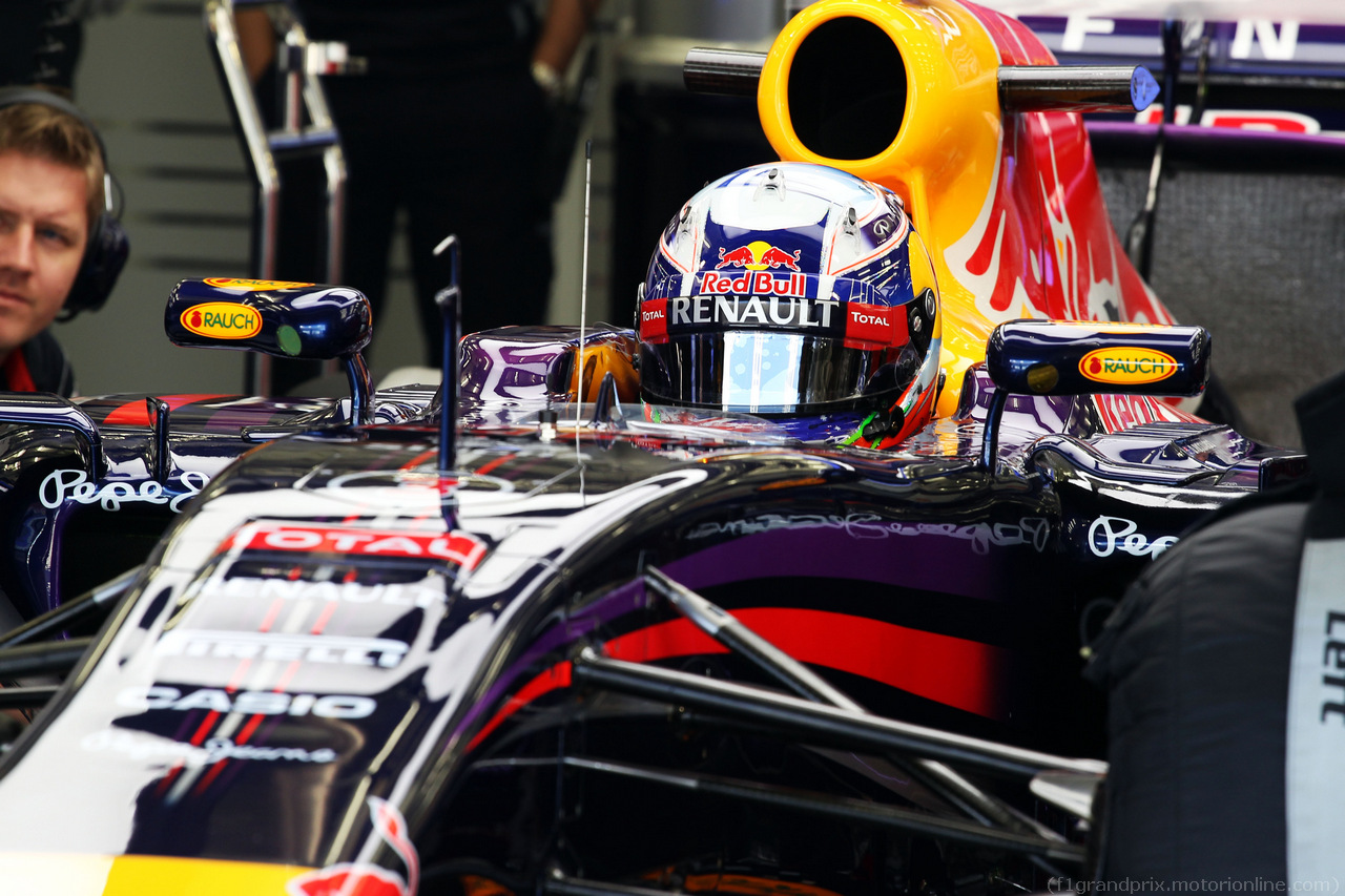 TEST F1 BAHRAIN 22 FEBBRAIO, Daniel Ricciardo (AUS) Red Bull Racing RB10.
22.02.2014. Formula One Testing, Bahrain Test One, Day Four, Sakhir, Bahrain.