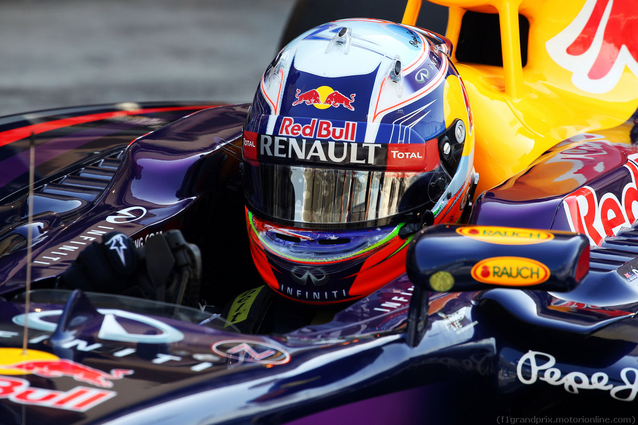 TEST F1 BAHRAIN 22 FEBBRAIO, Daniel Ricciardo (AUS) Red Bull Racing RB10.
22.02.2014. Formula One Testing, Bahrain Test One, Day Four, Sakhir, Bahrain.