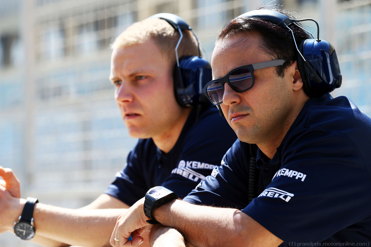 TEST F1 BAHRAIN 22 FEBBRAIO, (L to R): Valtteri Bottas (FIN) Williams with team mate Felipe Massa (BRA) Williams.
22.02.2014. Formula One Testing, Bahrain Test One, Day Four, Sakhir, Bahrain.
