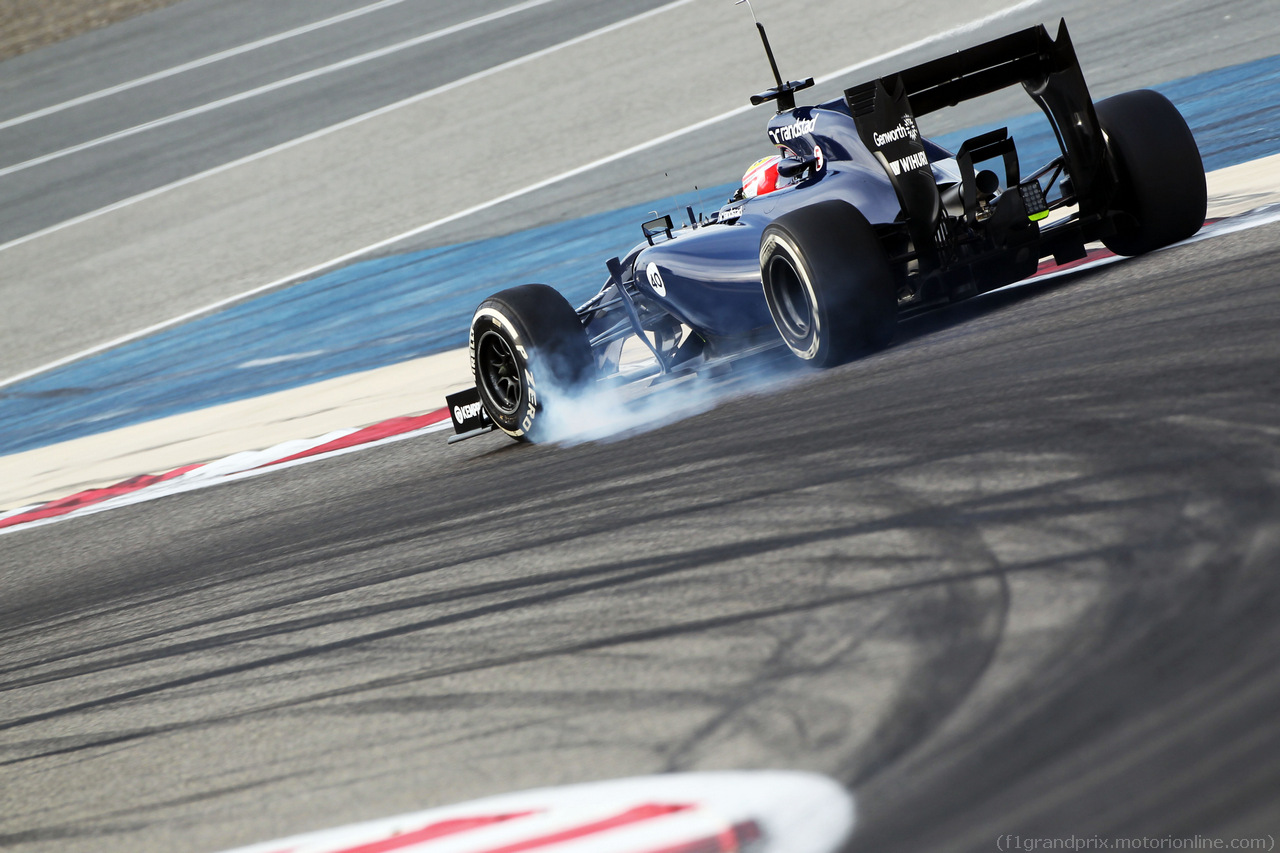 TEST F1 BAHRAIN 22 FEBBRAIO, Felipe Nasr (BRA) Williams FW36 Test e Reserve Driver locks up under braking.
22.02.2014. Formula One Testing, Bahrain Test One, Day Four, Sakhir, Bahrain.