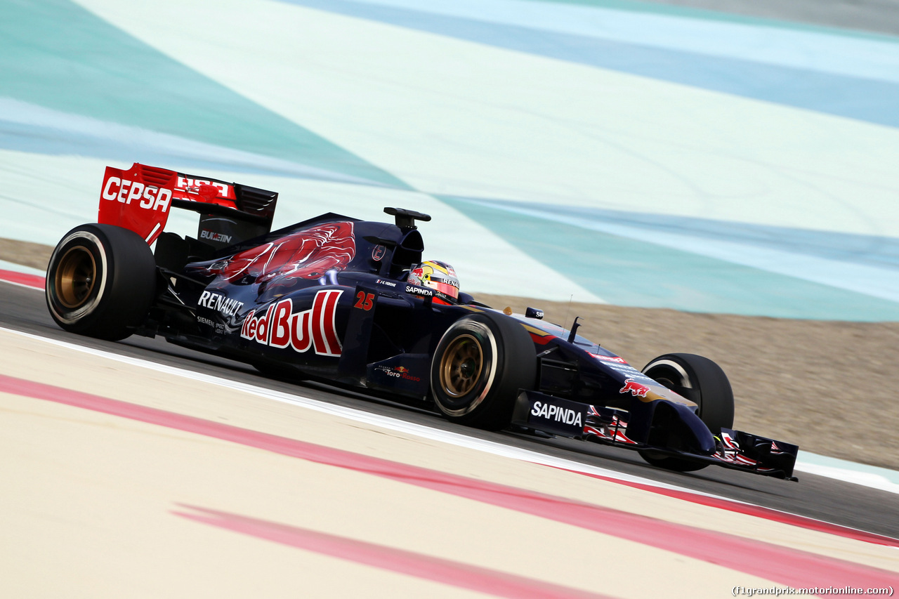 TEST F1 BAHRAIN 22 FEBBRAIO, Jean-Eric Vergne (FRA) Scuderia Toro Rosso STR9.
22.02.2014. Formula One Testing, Bahrain Test One, Day Four, Sakhir, Bahrain.