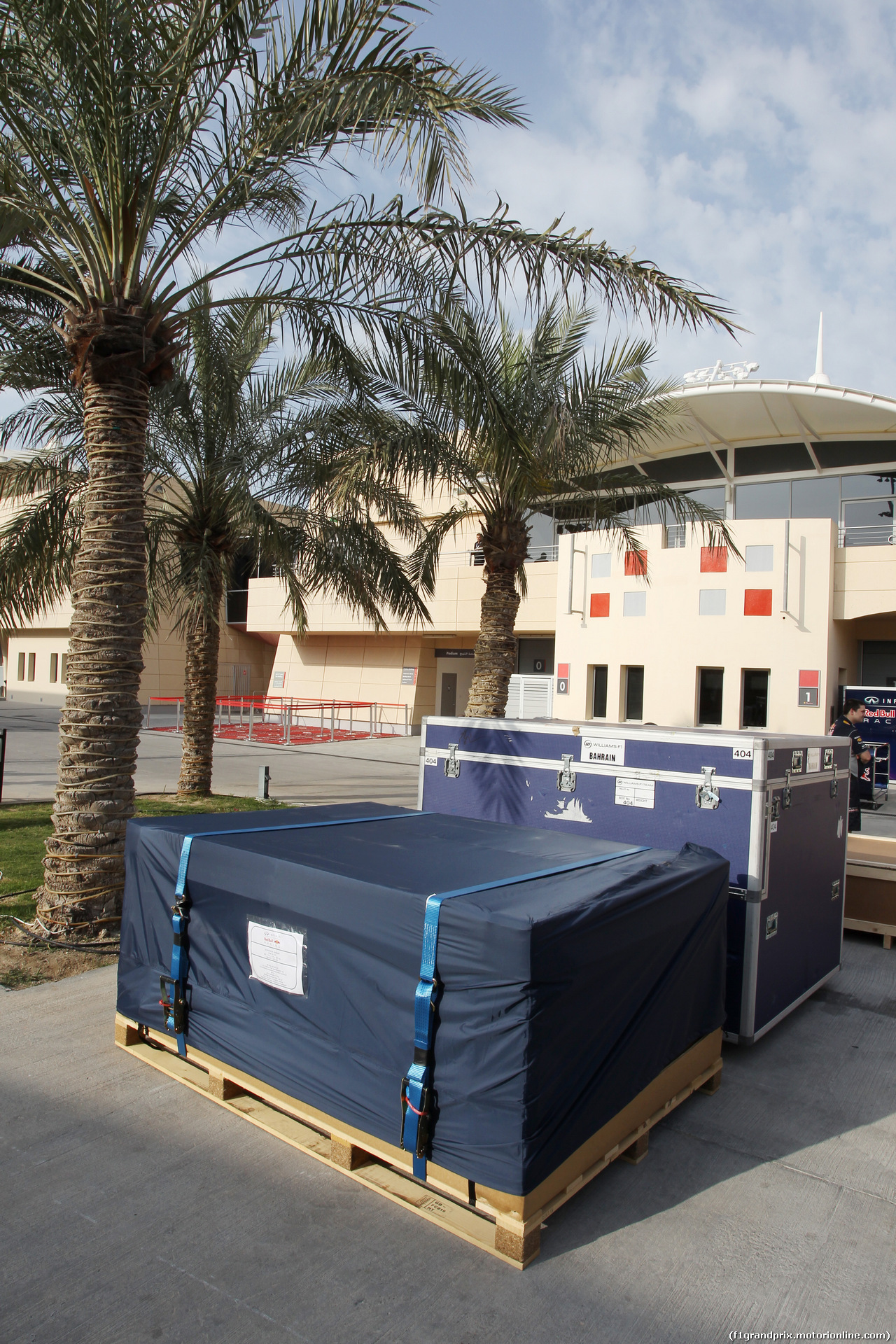 TEST F1 BAHRAIN 27 FEBBRAIO, Williams freitght in the paddock.
27.02.2014. Formula One Testing, Bahrain Test Two, Day One, Sakhir, Bahrain.