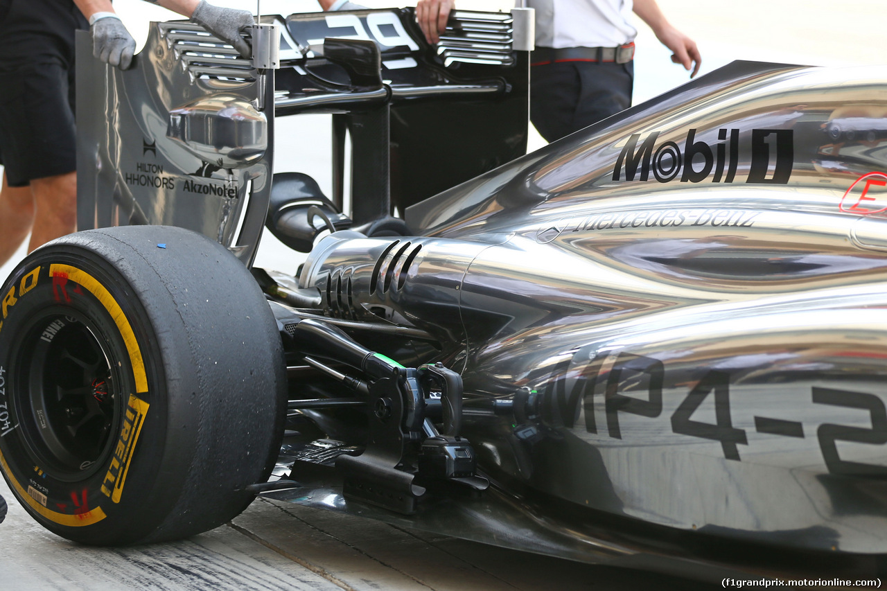 TEST F1 BAHRAIN 27 FEBBRAIO, McLaren MP4-29 rear suspension e engine cover detail.
27.02.2014. Formula One Testing, Bahrain Test Two, Day One, Sakhir, Bahrain.