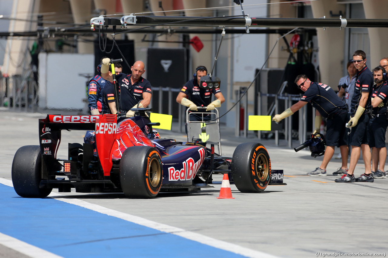 TEST F1 BAHRAIN 27 FEBBRAIO, Daniil Kvyat (RUS), Scuderia Toro Rosso 
27.02.2014. Formula One Testing, Bahrain Test Two, Day One, Sakhir, Bahrain.