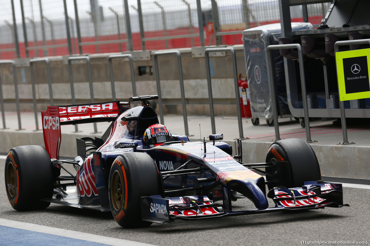 TEST F1 BAHRAIN 27 FEBBRAIO, Daniil Kvyat (RUS) Scuderia Toro Rosso STR9.
27.02.2014. Formula One Testing, Bahrain Test Two, Day One, Sakhir, Bahrain.