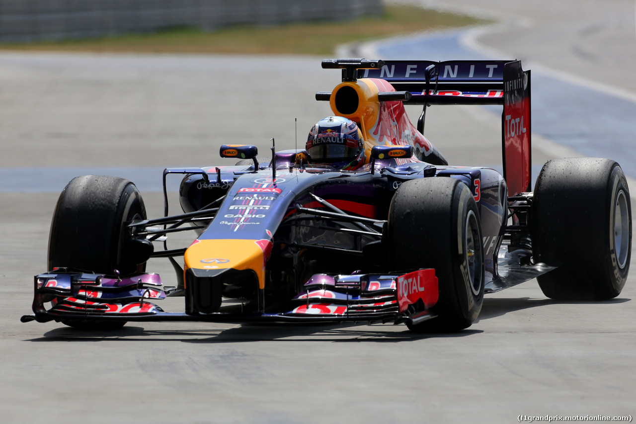 TEST F1 BAHRAIN 27 FEBBRAIO, Daniel Ricciardo (AUS), Red Bull Racing 
27.02.2014. Formula One Testing, Bahrain Test Two, Day One, Sakhir, Bahrain.