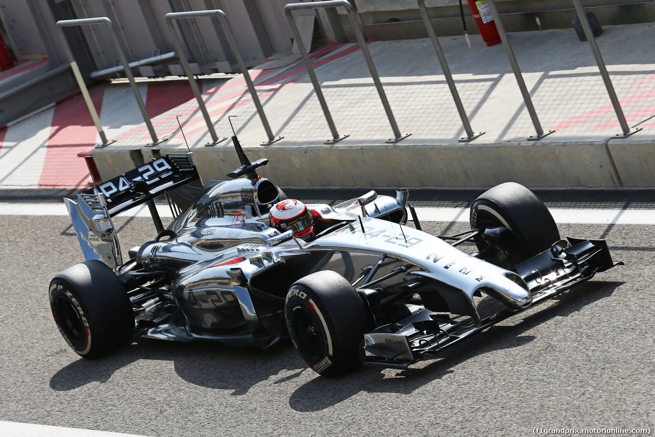 TEST F1 BAHRAIN 27 FEBBRAIO, Kevin Magnussen (DEN) McLaren Mercedes MP4-29 
27.02.2014. Formula One Testing, Bahrain Test Two, Day One, Sakhir, Bahrain.