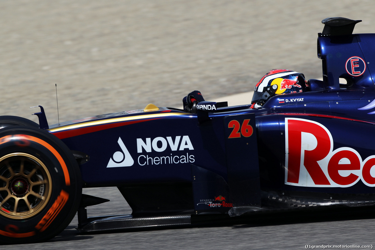 TEST F1 BAHRAIN 27 FEBBRAIO, Daniil Kvyat (RUS) Scuderia Toro Rosso STR9.
27.02.2014. Formula One Testing, Bahrain Test Two, Day One, Sakhir, Bahrain.