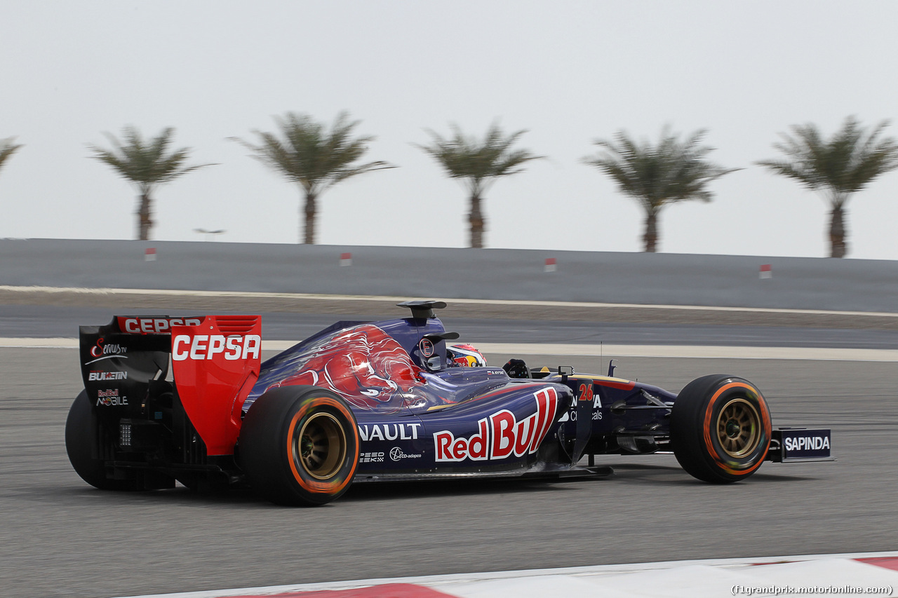 TEST F1 BAHRAIN 27 FEBBRAIO, Daniil Kvyat (RUS) Scuderia Toro Rosso STR9.
27.02.2014. Formula One Testing, Bahrain Test Two, Day One, Sakhir, Bahrain.