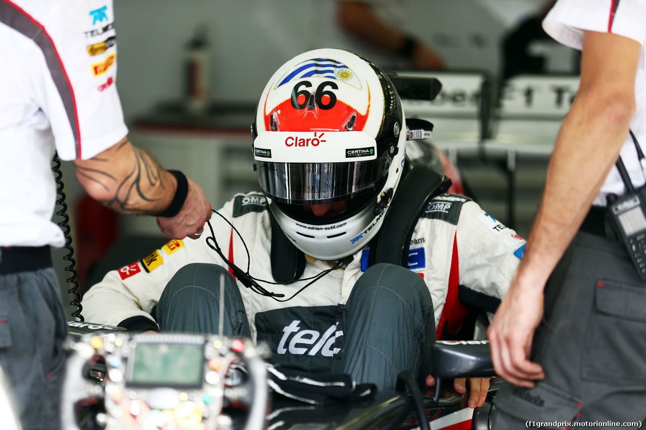 TEST F1 BAHRAIN 27 FEBBRAIO, Adrian Sutil (GER) Sauber C33.
27.02.2014. Formula One Testing, Bahrain Test Two, Day One, Sakhir, Bahrain.