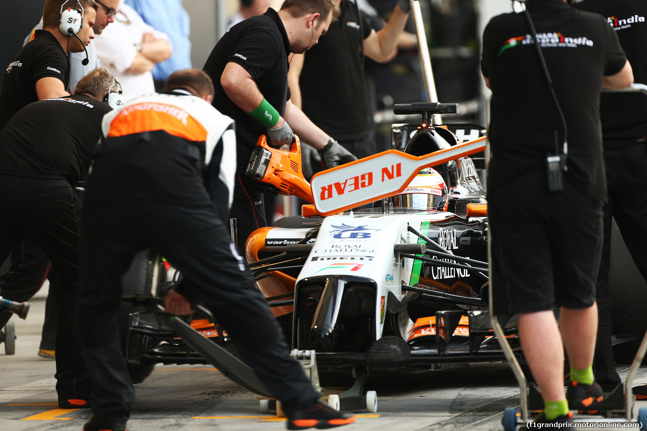 TEST F1 BAHRAIN 27 FEBBRAIO, Sergio Perez (MEX) Sahara Force India F1 VJM07 in the pits.
27.02.2014. Formula One Testing, Bahrain Test Two, Day One, Sakhir, Bahrain.