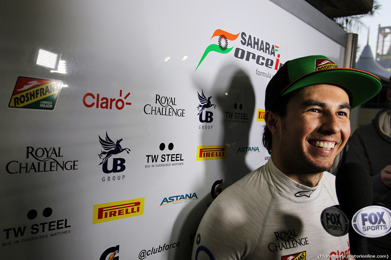 TEST F1 BAHRAIN 27 FEBBRAIO, Sergio Perez (MEX) Sahara Force India F1 with the media.
27.02.2014. Formula One Testing, Bahrain Test Two, Day One, Sakhir, Bahrain.