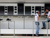 TEST F1 BAHRAIN 28 FEBBRAIO, Adrian Sutil (GER), Sauber F1 Team e Giedo van der Garde (NDL), third driver, Sauber F1 Team  
28.02.2014. Formula One Testing, Bahrain Test Two, Day Two, Sakhir, Bahrain.