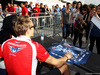 TEST F1 BAHRAIN 28 FEBBRAIO, Max Chilton (GBR) Marussia F1 Team signs autographs for the fans.
28.02.2014. Formula One Testing, Bahrain Test Two, Day Two, Sakhir, Bahrain.