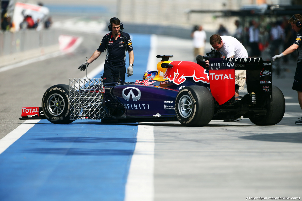 TEST F1 BAHRAIN 28 FEBBRAIO, Daniel Ricciardo (AUS) Red Bull Racing RB10 running sensor equipment.
28.02.2014. Formula One Testing, Bahrain Test Two, Day Two, Sakhir, Bahrain.