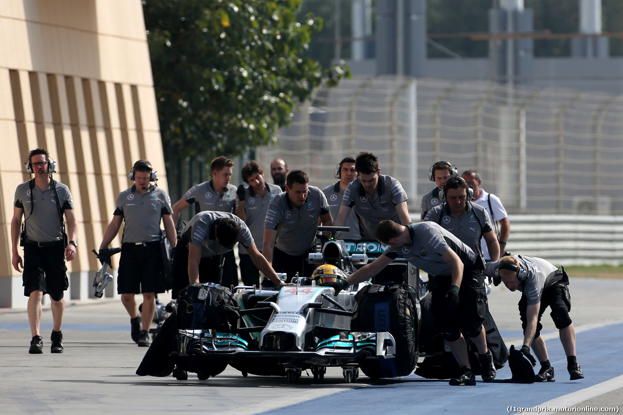 TEST F1 BAHRAIN 28 FEBBRAIO, Lewis Hamilton (GBR), Mercedes AMG F1 Team 
28.02.2014. Formula One Testing, Bahrain Test Two, Day Two, Sakhir, Bahrain.