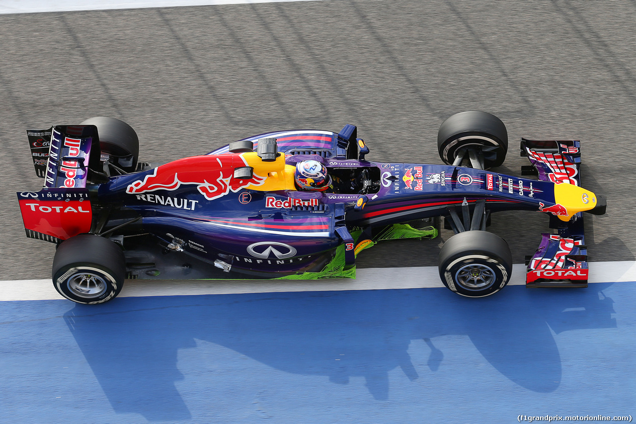 TEST F1 BAHRAIN 28 FEBBRAIO, Daniel Ricciardo (AUS) Red Bull Racing RB10 running flow-vis paint.
28.02.2014. Formula One Testing, Bahrain Test Two, Day Two, Sakhir, Bahrain.