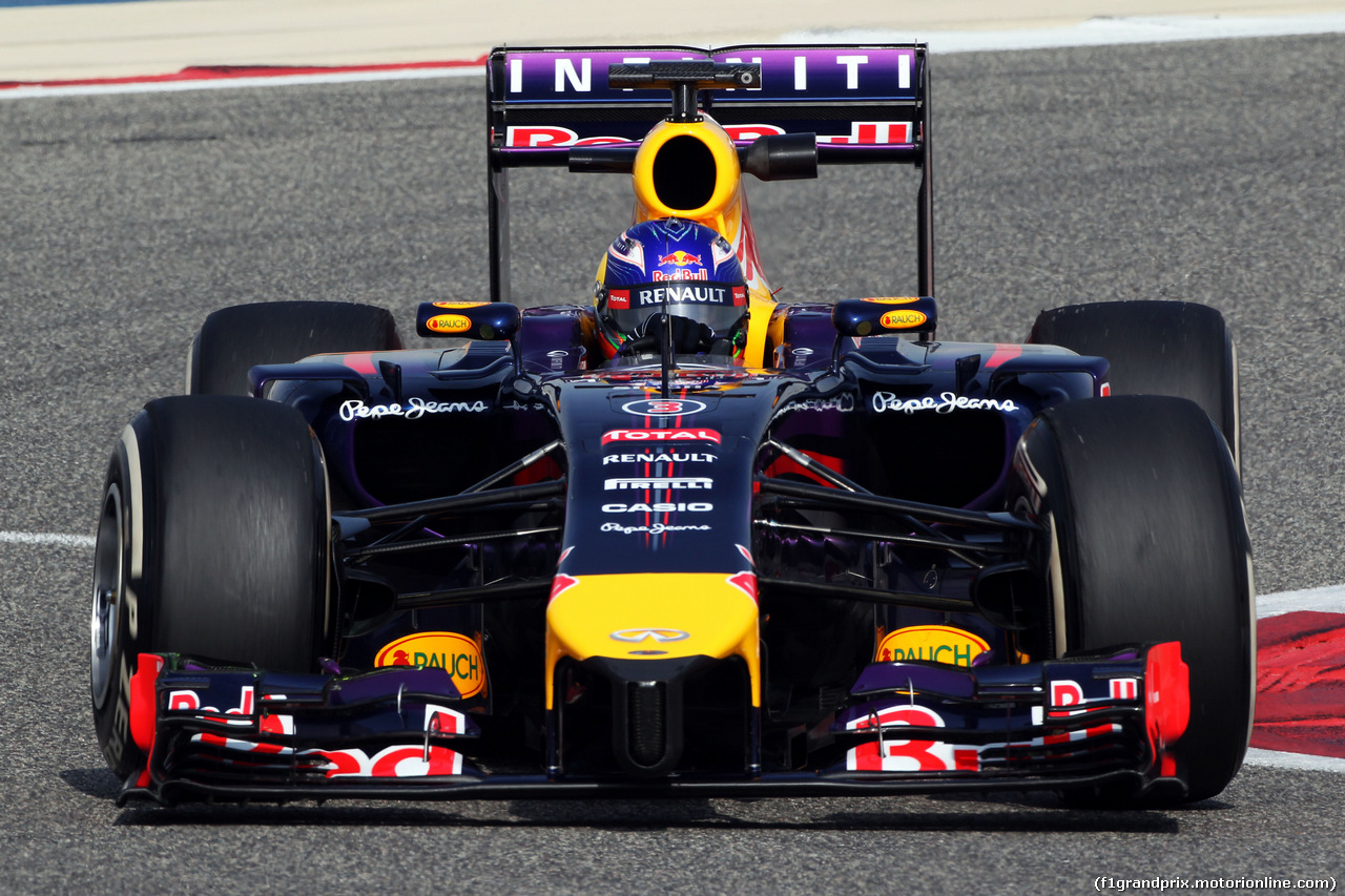 TEST F1 BAHRAIN 28 FEBBRAIO, Daniel Ricciardo (AUS) Red Bull Racing RB10.
28.02.2014. Formula One Testing, Bahrain Test Two, Day Two, Sakhir, Bahrain.