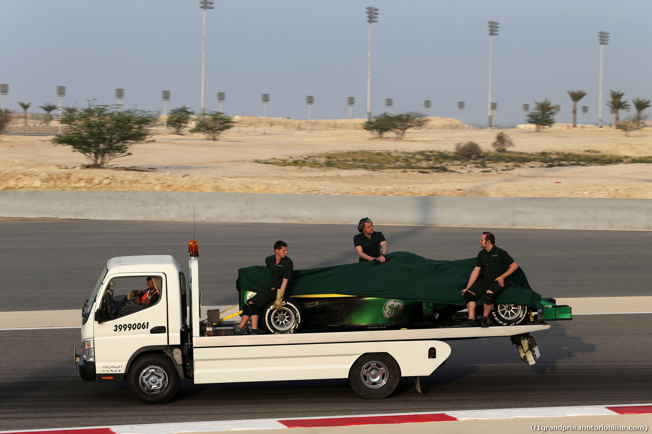 TEST F1 BAHRAIN 28 FEBBRAIO, Marcus Ericsson (SWE), Caterham F1 Team stops on track
28.02.2014. Formula One Testing, Bahrain Test Two, Day Two, Sakhir, Bahrain.