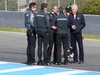 TEST F1 JEREZ 28 GENNAIO, Mercedes AMG F1 Team engineers e Charlie Whiting (GBR) FIA Delegate on track after the accident of Lewis Hamilton (GBR), Mercedes AMG F1 Team 
28.01.2014. Formula One Testing, Day One, Jerez, Spain.