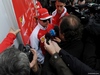 TEST F1 JEREZ 28 GENNAIO, Kimi Raikkonen (FIN) Ferrari with the media.
28.01.2014. Formula One Testing, Day One, Jerez, Spain.
