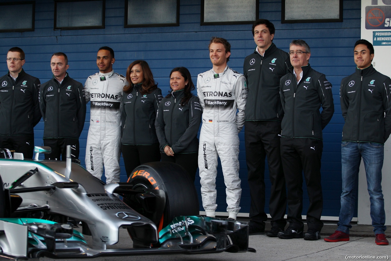 TEST F1 JEREZ 28 GENNAIO, (L to R): Paddy Lowe (GBR) Mercedes AMG F1 Executive Director (Technical); Lewis Hamilton (GBR) Mercedes AMG F1; Nico Rosberg (GER) Mercedes AMG F1; e Toto Wolff (GER) Mercedes AMG F1 Shareholder e Executive Director, at the unveiling of the new Mercedes AMG F1 W05.
28.01.2014. Formula One Testing, Day One, Jerez, Spain.