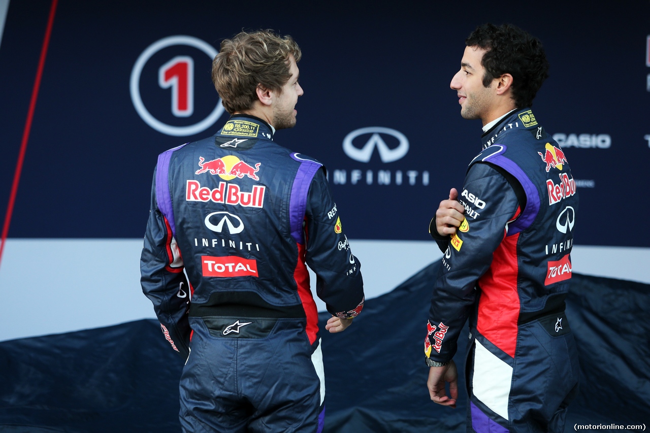 TEST F1 JEREZ 28 GENNAIO, (L to R): Sebastian Vettel (GER) Red Bull Racing with team mate Daniel Ricciardo (AUS) Red Bull Racing at the unveiling of the Red Bull Racing RB10.
28.01.2014. Formula One Testing, Day One, Jerez, Spain.