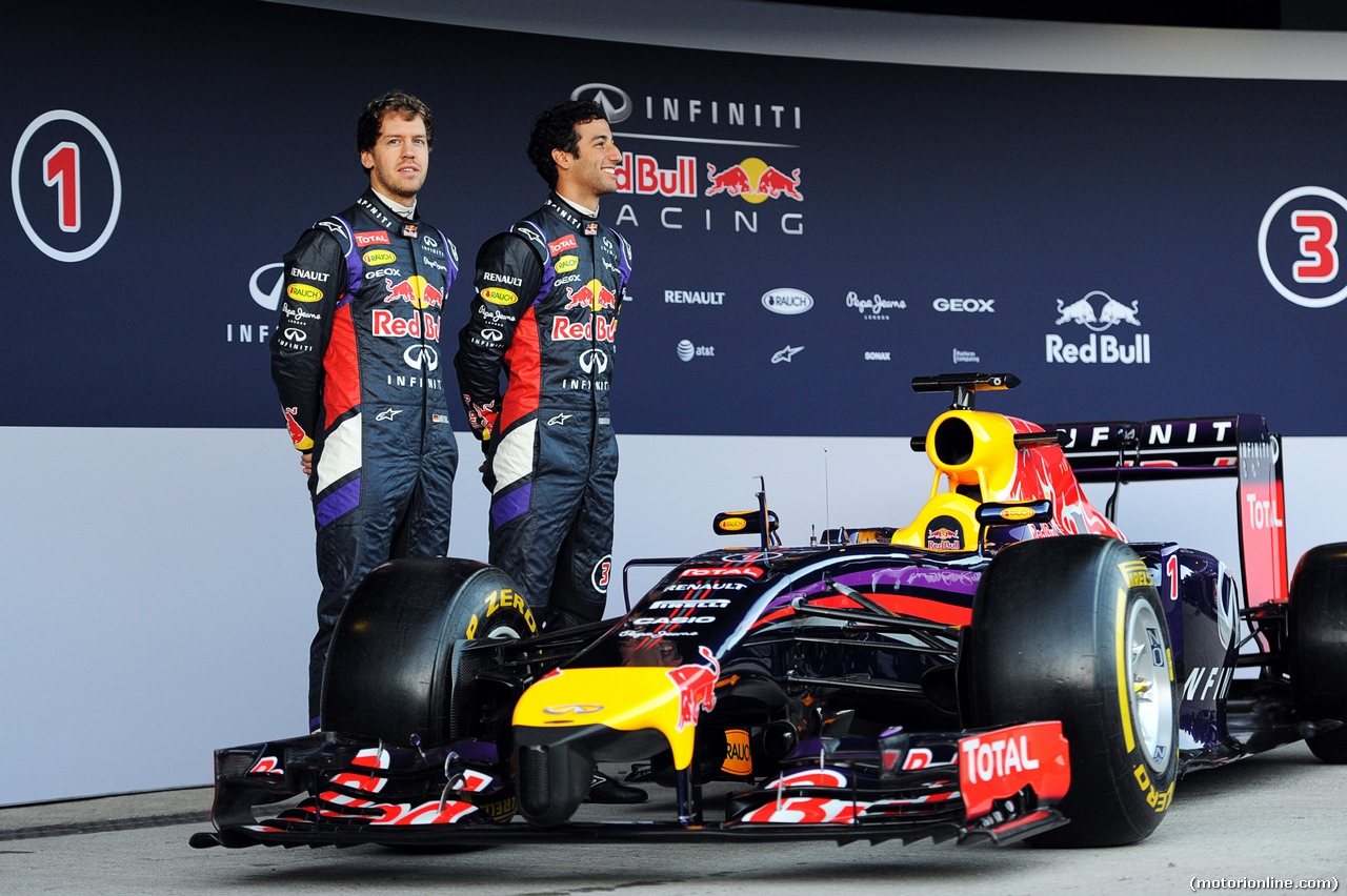 TEST F1 JEREZ 28 GENNAIO, (L to R): Sebastian Vettel (GER) Red Bull Racing e team mate Daniel Ricciardo (AUS) Red Bull Racing at the unveiling of the Red Bull Racing RB10.
28.01.2014. Formula One Testing, Day One, Jerez, Spain.