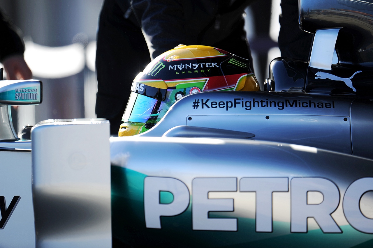 TEST F1 JEREZ 28 GENNAIO, Lewis Hamilton (GBR) Mercedes AMG F1 W05 with a message of support for Michael Schumacher (GER).
28.01.2014. Formula One Testing, Day One, Jerez, Spain.