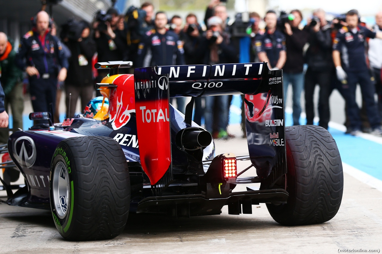 TEST F1 JEREZ 28 GENNAIO, Sebastian Vettel (GER) Red Bull Racing RB10 runs for the first time - rear diffuser e rear wing detail.
28.01.2014. Formula One Testing, Day One, Jerez, Spain.