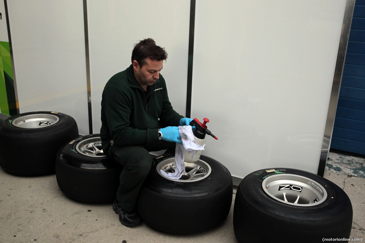 TEST F1 JEREZ 28 GENNAIO, Pirelli Tyres