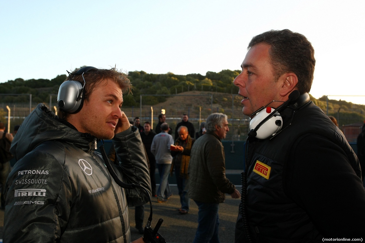 TEST F1 JEREZ 28 GENNAIO, Nico Rosberg (GER) Mercedes AMG F1 W05 e Mario Isola (ITA), Sporting Director Pirelli