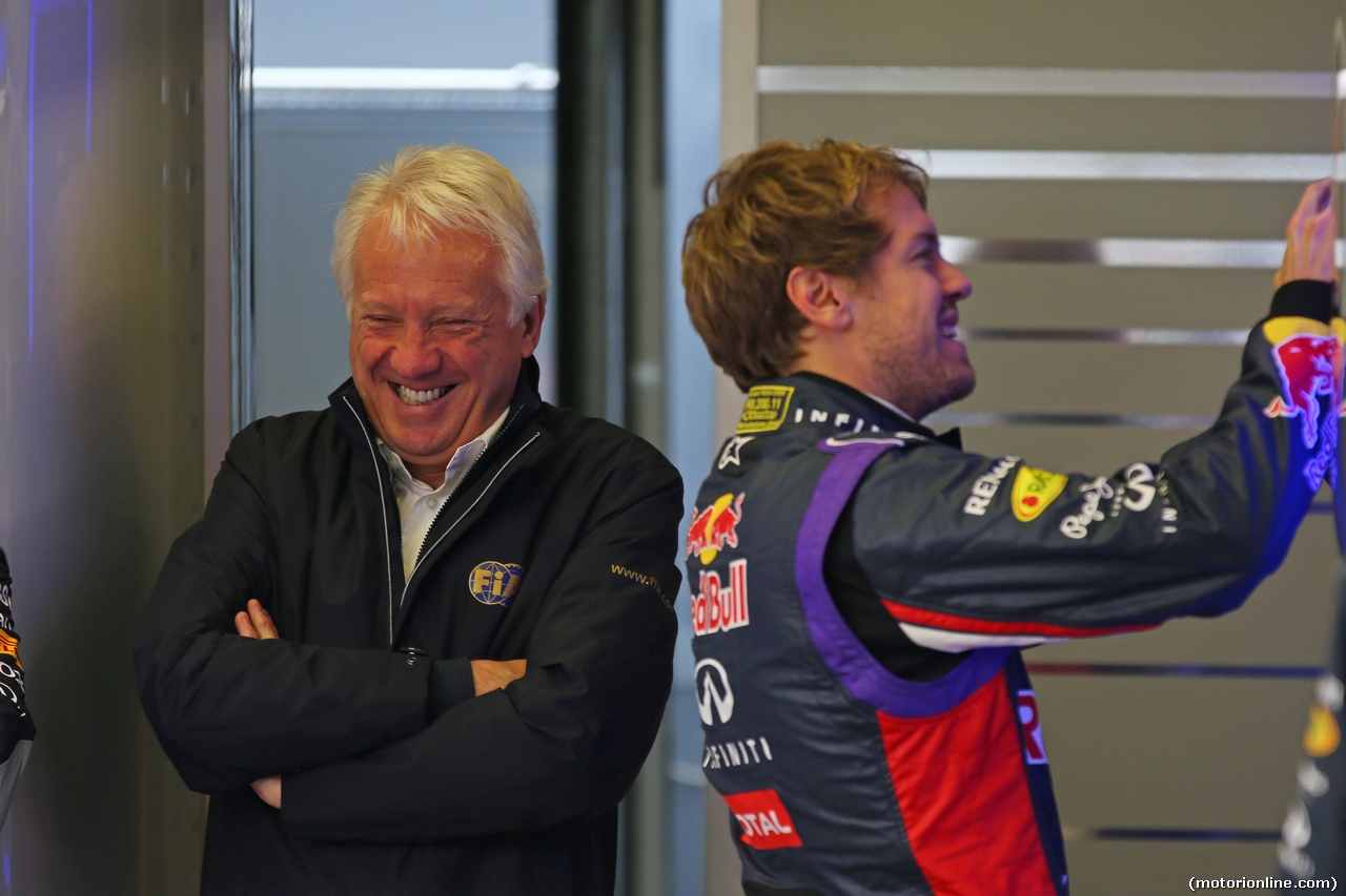 TEST F1 JEREZ 29 GENNAIO, Sebastian Vettel (GER) Red Bull Racing with Charlie Whiting (GBR) FIA Delegate.
29.01.2014. Formula One Testing, Day Two, Jerez, Spain.