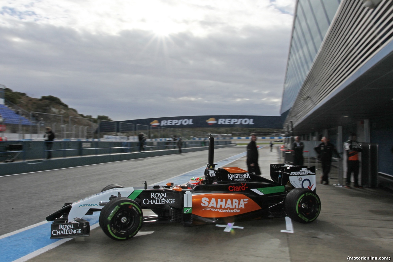 TEST F1 JEREZ 29 GENNAIO, Sergio Perez (MEX) Sahara Force India F1 VJM07 leaves the pits.
29.01.2014. Formula One Testing, Day Two, Jerez, Spain.