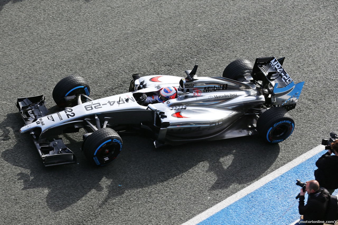 TEST F1 JEREZ 29 GENNAIO, Jenson Button (GBR) McLaren MP4-29 leaves the pits.
29.01.2014. Formula One Testing, Day Two, Jerez, Spain.
