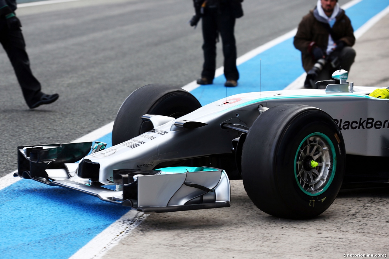 TEST F1 JEREZ 29 GENNAIO, Nico Rosberg (GER) Mercedes AMG F1 W05 front wing e nosecone.
29.01.2014. Formula One Testing, Day Two, Jerez, Spain.