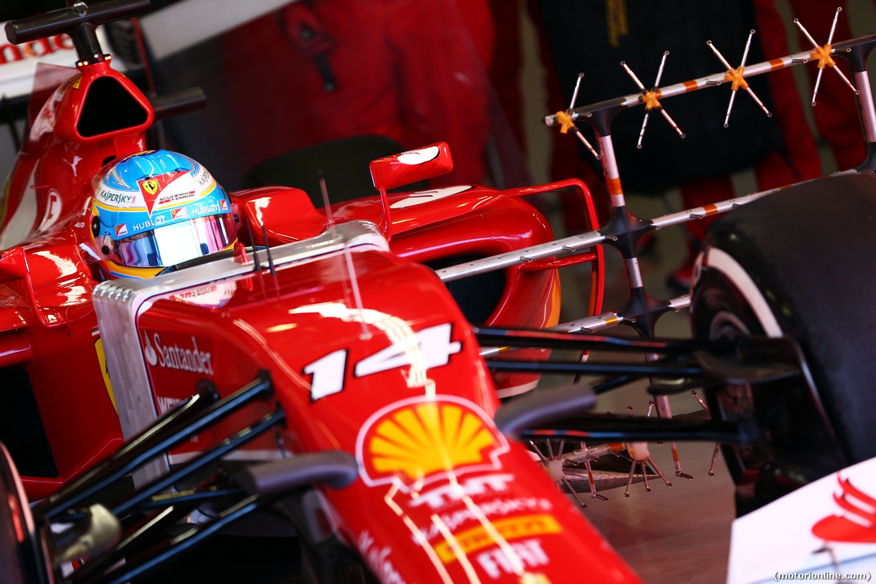 TEST F1 JEREZ 30 GENNAIO, Fernando Alonso (ESP) Ferrari F14-T leaves the pits running sensor equipment.
30.01.2014. Formula One Testing, Day Three, Jerez, Spain.