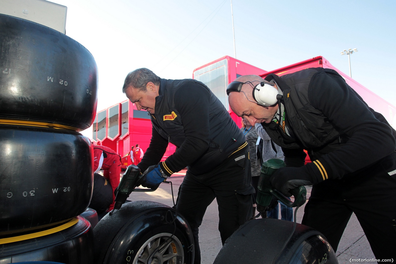 TEST F1 JEREZ 30 GENNAIO, 30.01.2014- Pirelli technicians